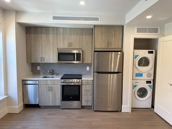 $3,300 / 1br - BEST DEAL IN GEORGETOWN-MANAGER SPECIAL! LEASE TODAY! (Georgetown)63896039583618120