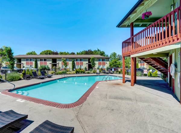 $1,495 / 2br - NOW HALF OFF for 1 MTH! 2 Bed - Milgard Windows, Plank Wood Flooring (Halsey & I-84)63867270035713123