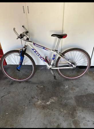 Trek 8000SL Mountain Bike * GREAT CONDITION 1