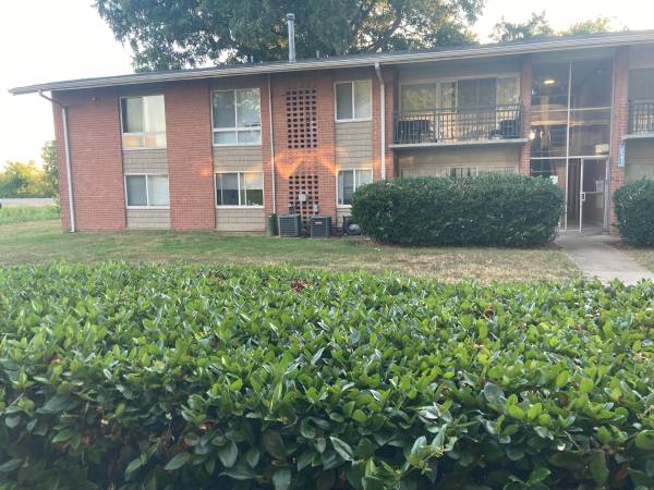 Hampton Coliseum Central Room Mate Needed. LGBQT OK! 1