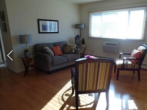 $775 / 1br - Charming townhouse-style duplex with one bedroom, one bath (Miami Beach, FL)64002012573441122