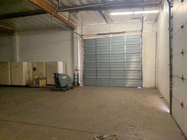 $7,320 / 6100ft2 - OSBORN AND 35TH AVE - WAREHOUSE W/ PRIVATE YARD & TRUCK WELL (Airhaven Industrial District- 35th Ave & Osborn)64024822497923123