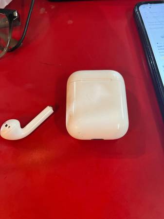 Apple Airpod 1st gen Case only 1
