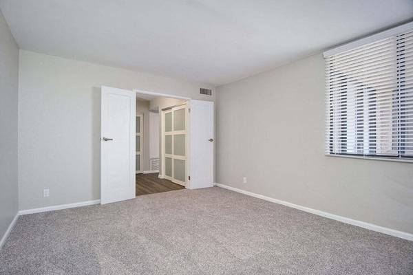 $2,520 / 1br - 854ft2 - Patio or Balcony, Linen Storage*, Ceiling Fan (Glendale)63952932590723122