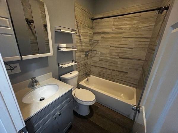 $2,250 / 2br - 1350ft2 - 🏡 Cozy Living with All the Comforts You Need (Oakland)63847024837251122