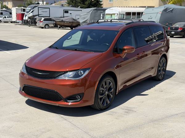 2018 Chrysler Pacifica Touring Plus 1