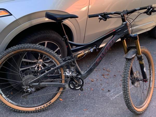 Pivot Mach6 Carbon 1