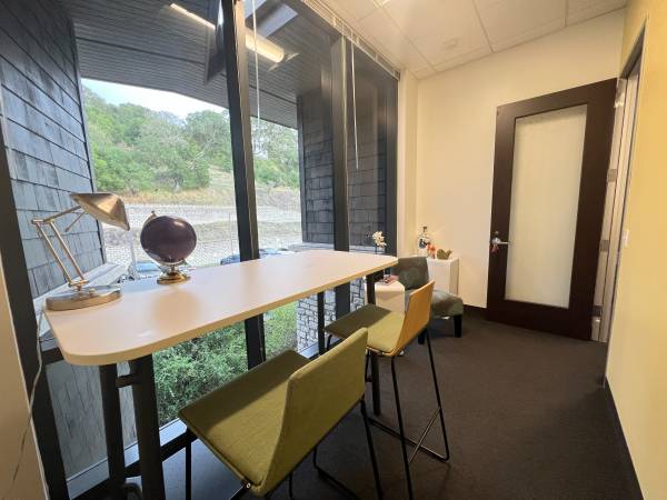 🏢Move-In Ready Private Office – Available Now🔑 1