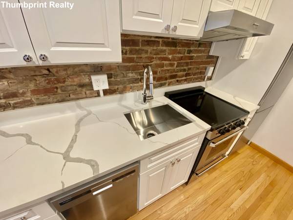 $2,800 / 2br - Beautiful Two Bedroom with Heat and Hot Water included available (Beacon Hill)63828558262913122