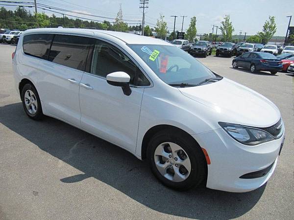 2017 Chrysler Pacifica LX 4dr Mini Van - $12995.0063615767976449124