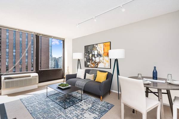 $1,982 / 1br - Lakeshore East 1 bedroom Convertible Gym, Sundeck, On the Lake (Lakeshore East)63898733986051122