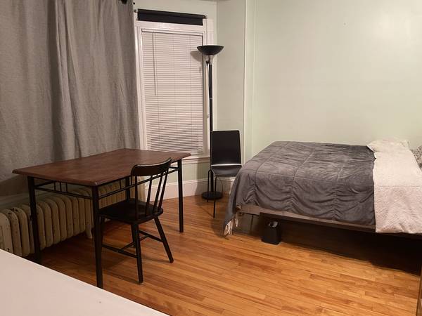 $1,150 Dos habitaciones acogedoras con compañeros de cuarto limpios para estudiantes de posgrado cerca de la Línea Naranja (Malden, Oak Grove)63614178373505123