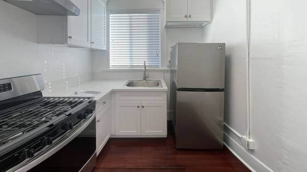 $1,275 / 350ft2 - Union Apts..Gorgeous Newly Remodeled Studio..Great Location! (Westlake)64035739189889123
