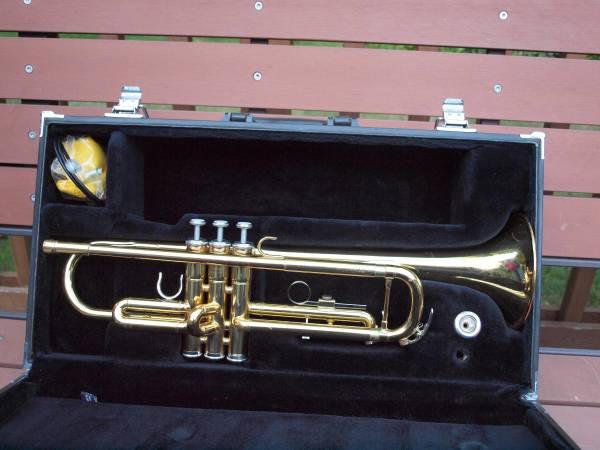 Yamaha YTR-2335 Trumpet Just Serviced Excellent Condition 1