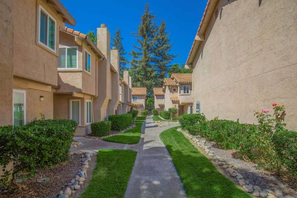 $2,400 / 2br - 1230ft2 - Situated in Sacramento!, Easy Access to Shopping, 2/BD (54 Quay Court, Sacramento, CA)63844736789763120