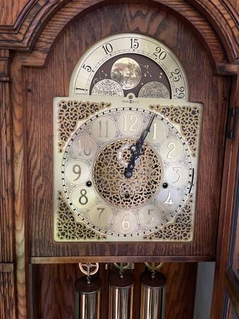 Grandfather Clock Howard Miller - $150 (Jacksonville)63440290759683120