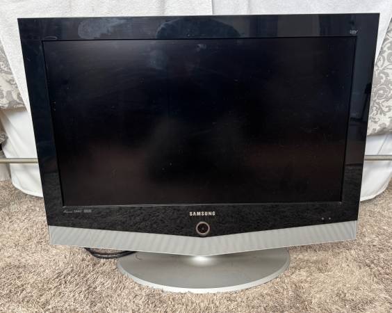 32" Samsung Flatscreen LED HD TV from 2005 1