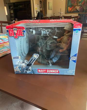 GI JOE VINTAGE LARGE NAVY GUNNER. VINTAGE LIMITED EDITION 2000. BOX HAS SOME WEA 1