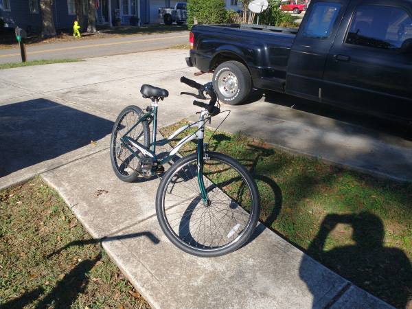 Ladies 26" Huffy 7 Speed Cruiser Bike 1