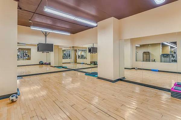 $6,200 / 4br - Least Expensive Jr 4 bedroom 1.5 bath option in midtown west!!! (New York)63809093594371123
