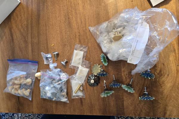 Many Drawer knobs knob bedroom bathroom kitchen selling as a lot 1