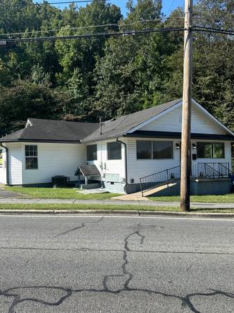 $1,650 / 3br - 1900ft2 - Unique - Live / Work Home for Lease! (Rossville)63993223358338121