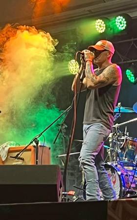 Pro vocalist available for sessions etc/USA63655666903809120