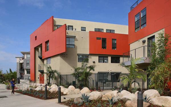 $1,910 / 360ft2 - Bike Racks, Control Access Entry, AC/Heat (2001 Olympic Blvd, Santa Monica, CA)63857624669827123