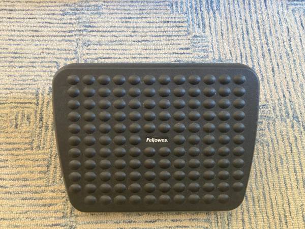 Fellowes footrest 1