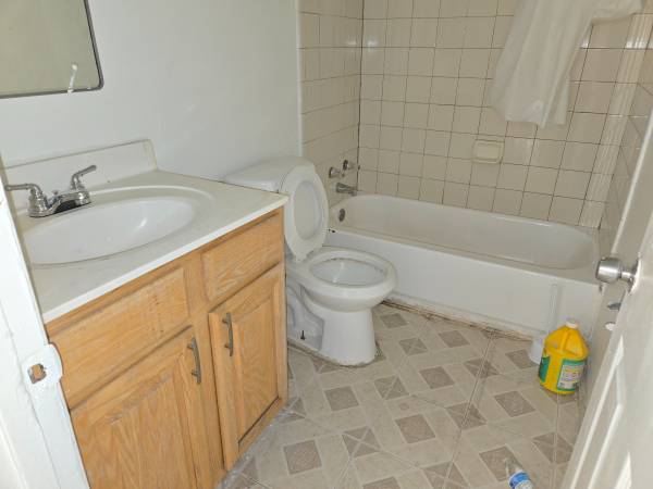 $1,100 / 2br - 900ft2 - 2 bedroom, 1 bath apartment with yard, water/sewer/trash PAID (Indian school/23rd ave)64024999819265123