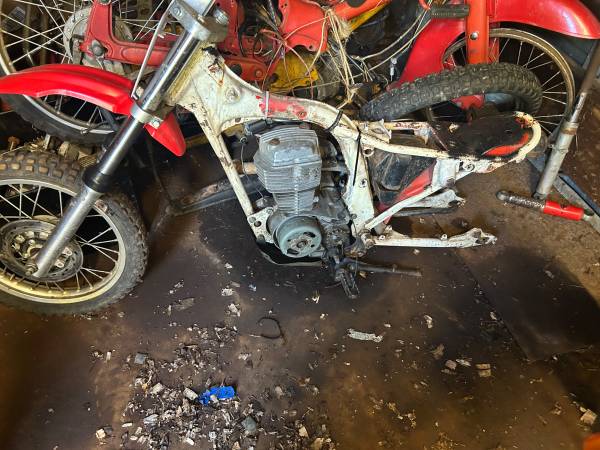 1981 Honda XR 80 frame with motor 1