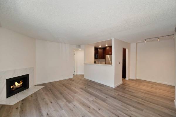 $3,650 / 2br - 950ft2 - Large Spacious Closets, Hardwood Inspired Floors, Microwave (West Hollywood)63701166646787124