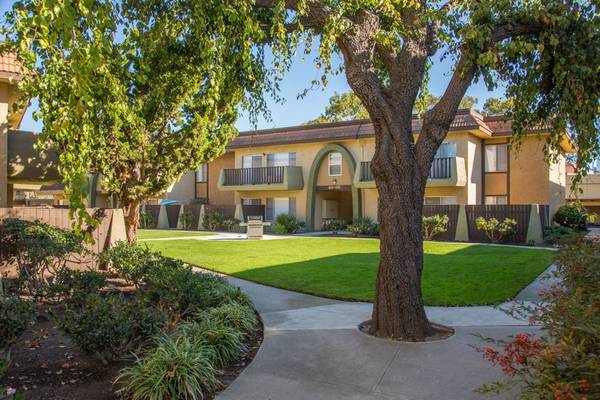 $2,815 / 2br - 978ft2 - Gestión Profesional en el Sitio, Mantenimiento de Emergencia Disponible 24 Horas (201 West Vineyard Ave, Oxnard, CA)63668287384705122