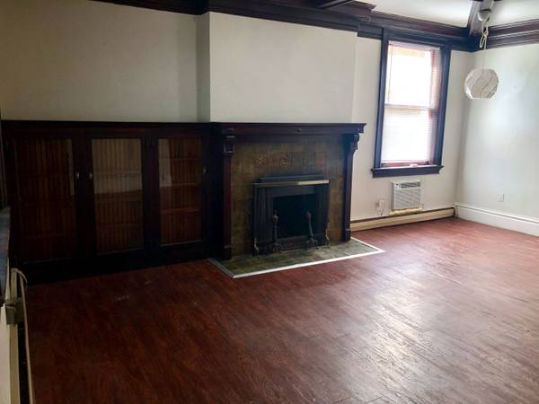 $1,115 / 1br - 540ft2 - 1/BD 1/BA, Walk to Shops, Decorative Fireplace64013204497795123