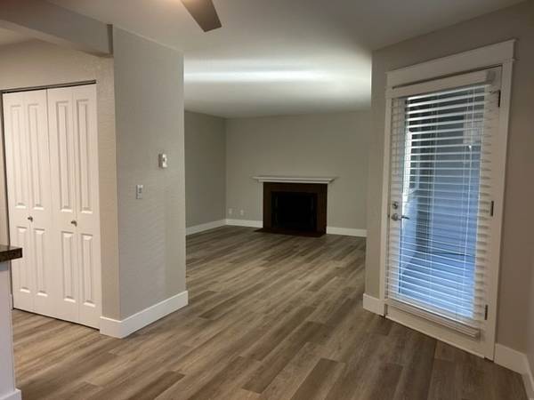 $2,600 / 2br - 1000ft2 - Bellevue 2BR apt :: Modern kitchen :: BONUS Sun Room :: Spacious plan (Bellevue)63688532127235123
