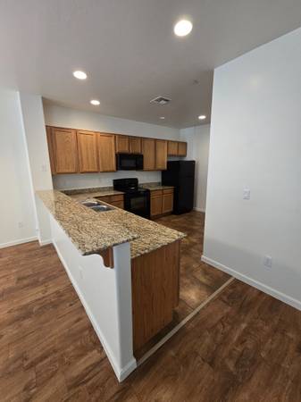$1,860 / 4br - 1950ft2 - Hurry in!63894231389315120