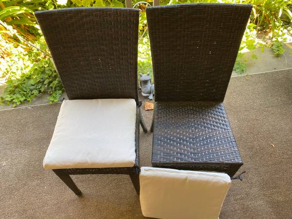 Wicker Patio Chairs With Cusions (set of 2) 1
