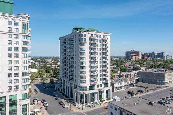 Grand 4 1/2 à louer/Large 4 1/2 for rent 1