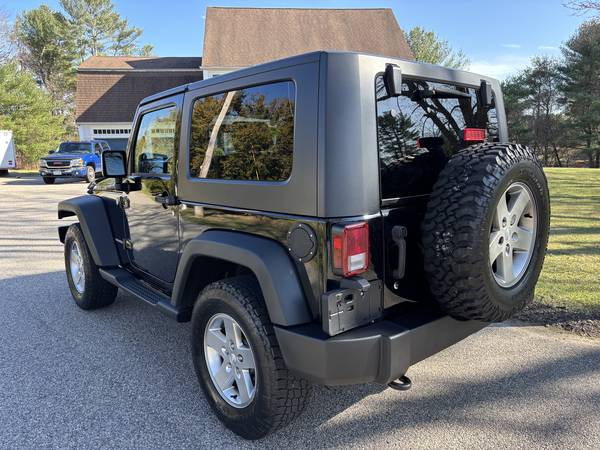 2010 Jeep Wrangler Rubicon, buen kilometraje, muy limpio, automático - $15.495 (Kingston, MA)63470891846657124