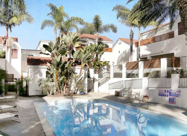 $2,950 / 1br - ¡Hermoso departamento de 1 habitación en Carlsbad! Pisos de madera dura, lavadora/secadora en la unidad! (Carlsbad Village)63845974873857122