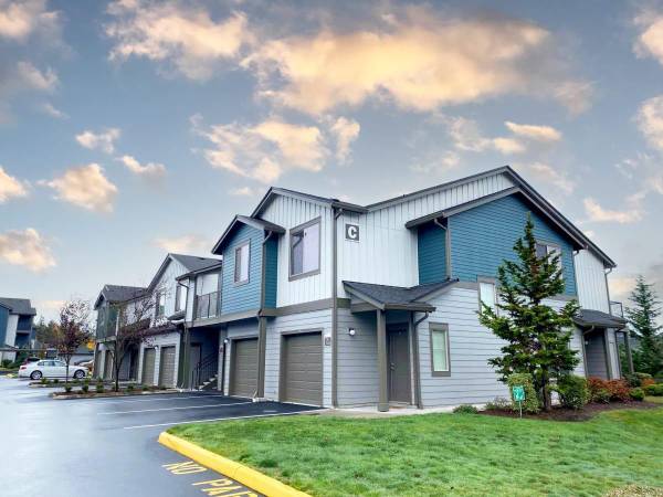 $1,766 / 1br - 707ft2 - On-site Management, Extra Storage, Gated Community (Lakeland Hills)63808059370883123
