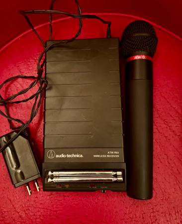 Audio-Technica ATW-T22 Wireless Microphone & ATW-RO3 Receiver Bundle 1