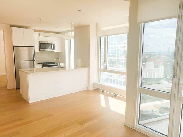 $4098.17 / 2br - 930ft2 - Live the Dream: Oceanfront Luxury Rentals in Coney Island ? No Broker? (Coney Island)63788360902913120