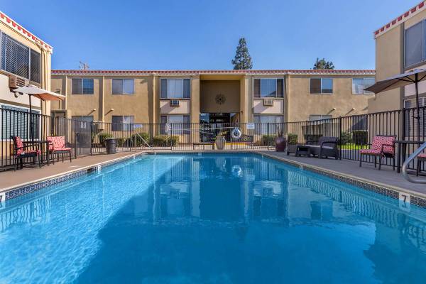 $2,125 / 2br - Westwood Apts! Upstairs 2x2 Unit! Laundry On-Site! Pool! Picnic Area! (El Cajon)63841344316803121