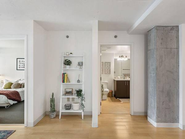 $2,295 / 1br - 560ft2 - Bike Storage, Maple or Concrete Flooring, Central U-District Location (U-District)63870756871811123
