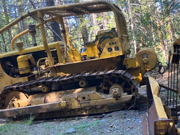 Cat D8 1
