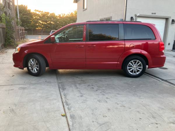 Low mileage Dodge grand Caravan 1