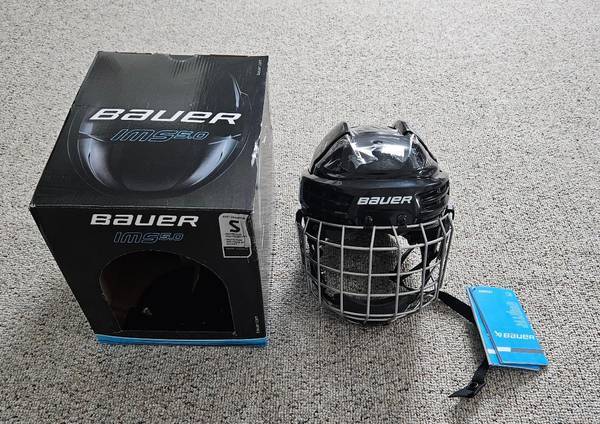 New Bauer Hockey Helmet with Cage Size Small 1