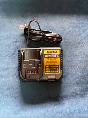 DeWalt 20volt Triple Speed Charger 1