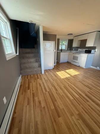 $1,200 / 1br - 600ft2 - **Beatiful 1 Bedroom 1 Bath Apartment // Located in Conimicut Village* (Warwick)64002829872514123